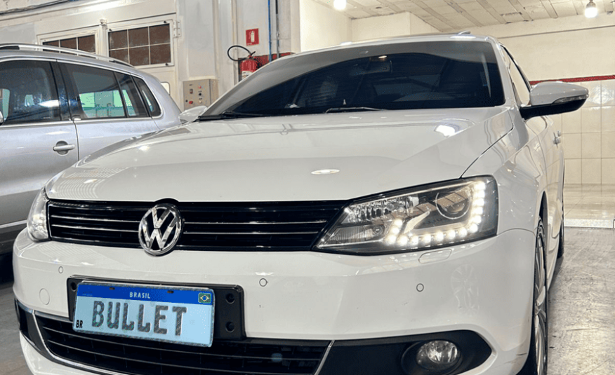 Volkswagen Jetta Highline 2.0 TSI 211CV Gasolina
