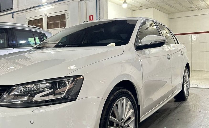 Volkswagen Jetta Highline 2.0 TSI 211CV Gasolina