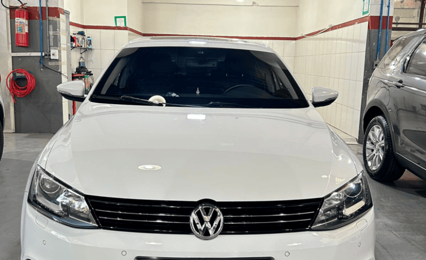 Volkswagen Jetta Highline 2.0 TSI 211CV Gasolina